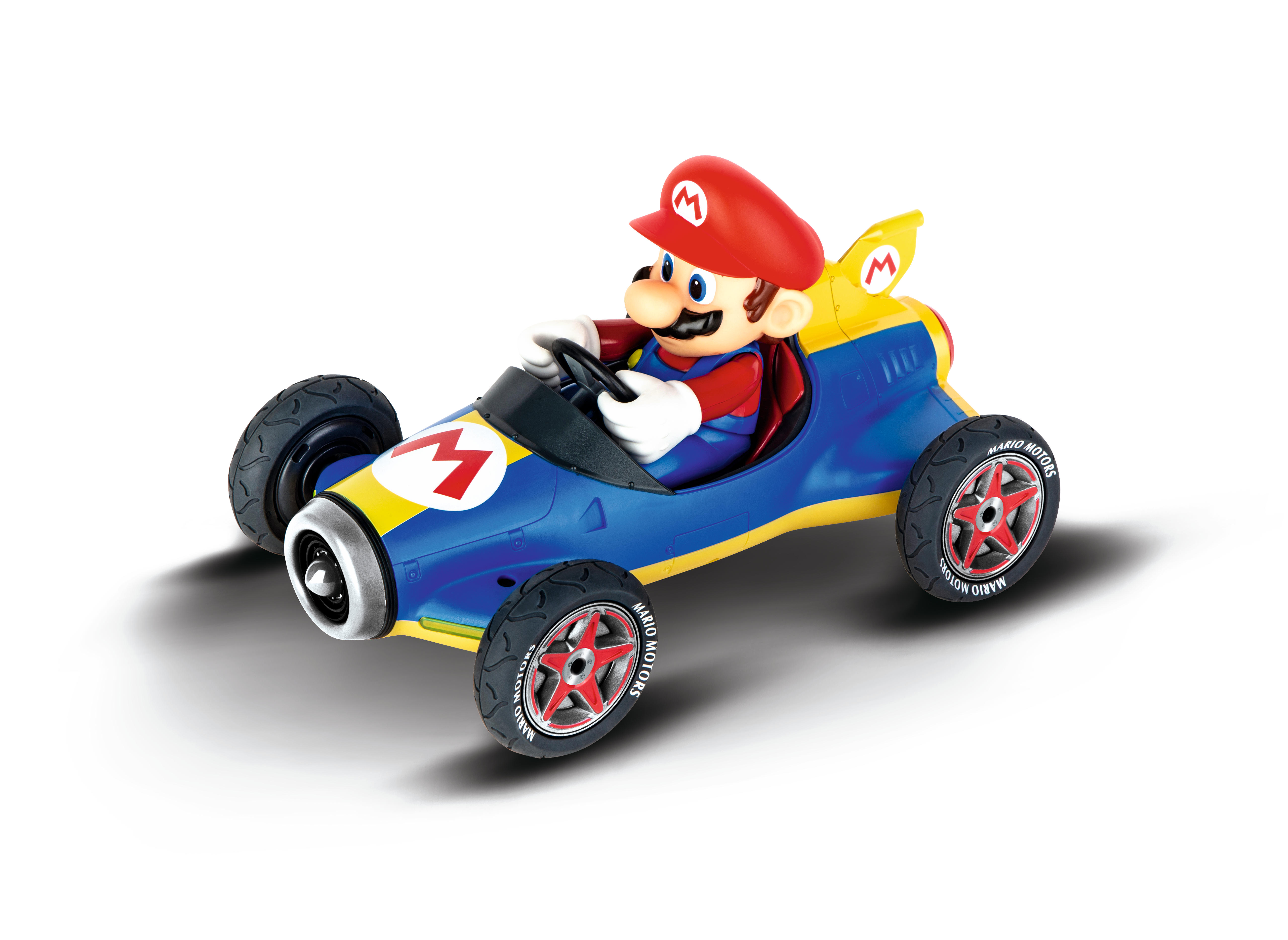 Mario in einem blau-gelben Kart. Er trägt einen roten Hut und fährt auf einer weißen Oberfläche. Die Räder tragen Mario Motors.