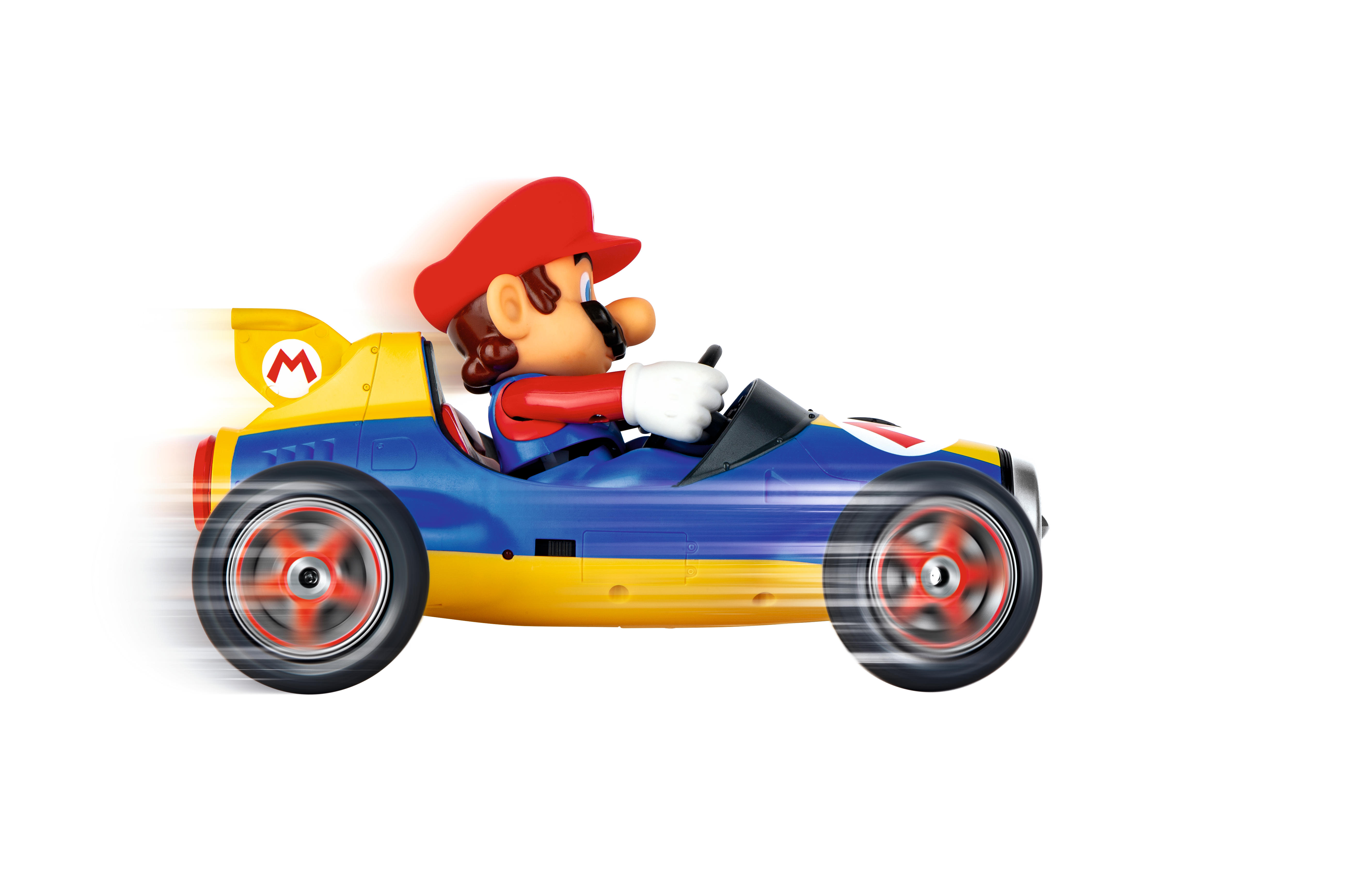 Mario in einem blau-gelben Rennwagen mit Bewegungsunschärfe. Er trägt einen roten Hut und fährt vor weißem Hintergrund.
