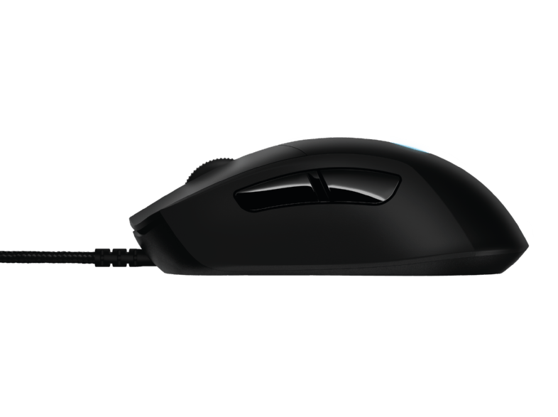 Zwarte gamingmuis met twee zijknoppen, scrollwiel en kabel.