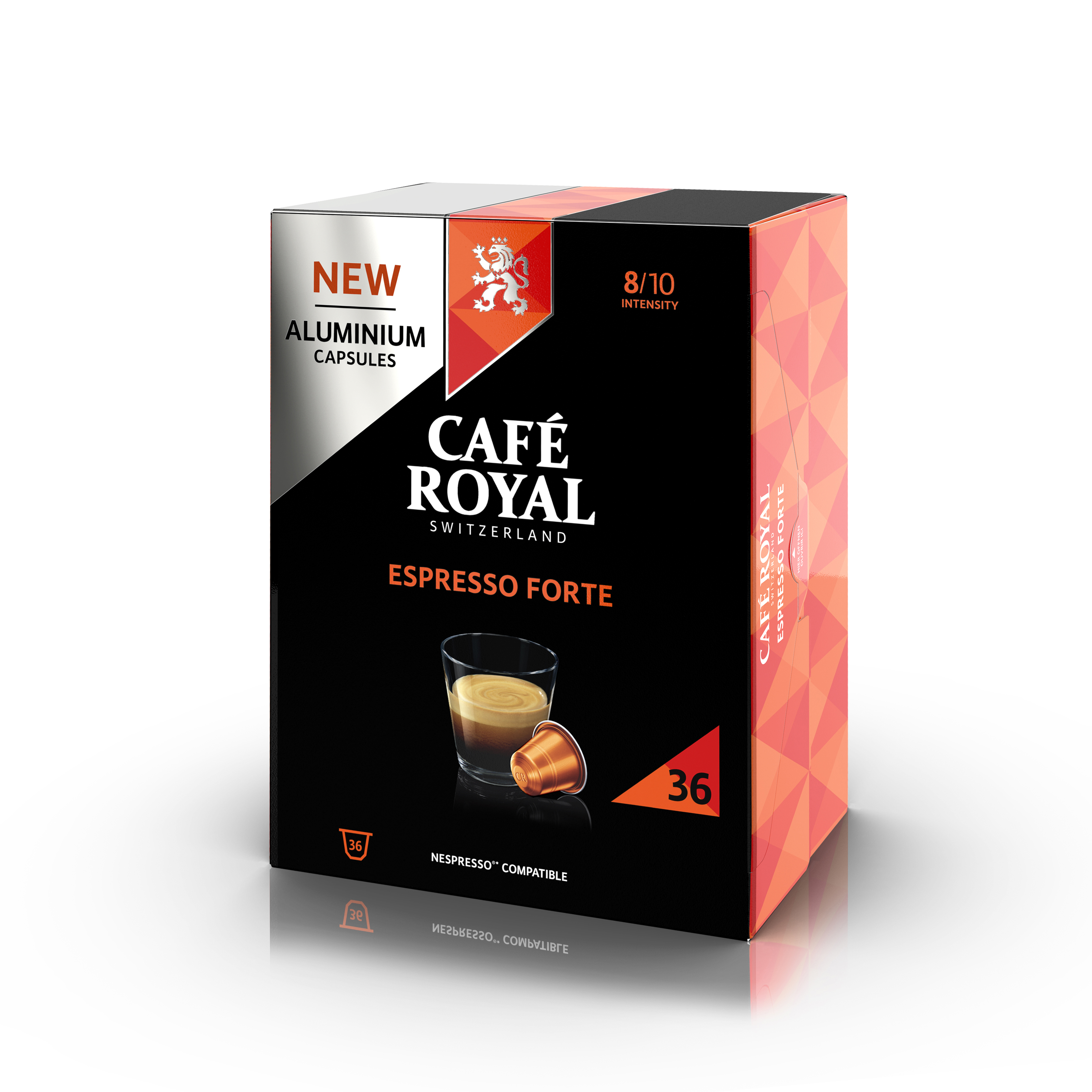Café Royal Espresso-Box mit einem Glas Espresso und einer orangen Kapsel. Weißer Hintergrund.