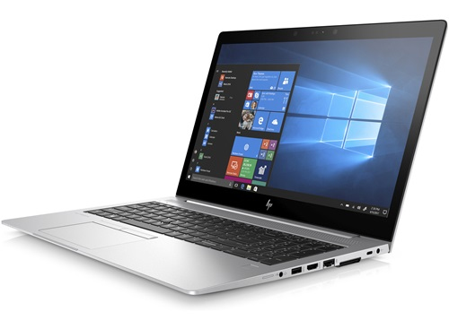 Silberner Laptop, offen, auf weißem Hintergrund, zeigt eine Windows-Oberfläche, schräge Ansicht.