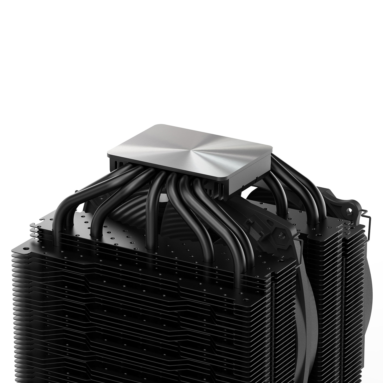 Ein schwarzer CPU-Kühler mit Heatpipes wird gezeigt.