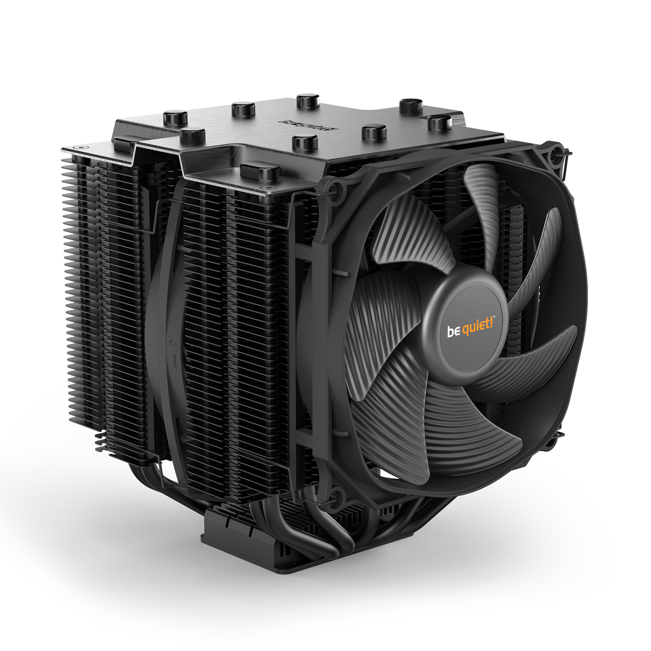 Schwarzer CPU-Kühler mit Lüfter. Lamellen und Heatpipes sichtbar.