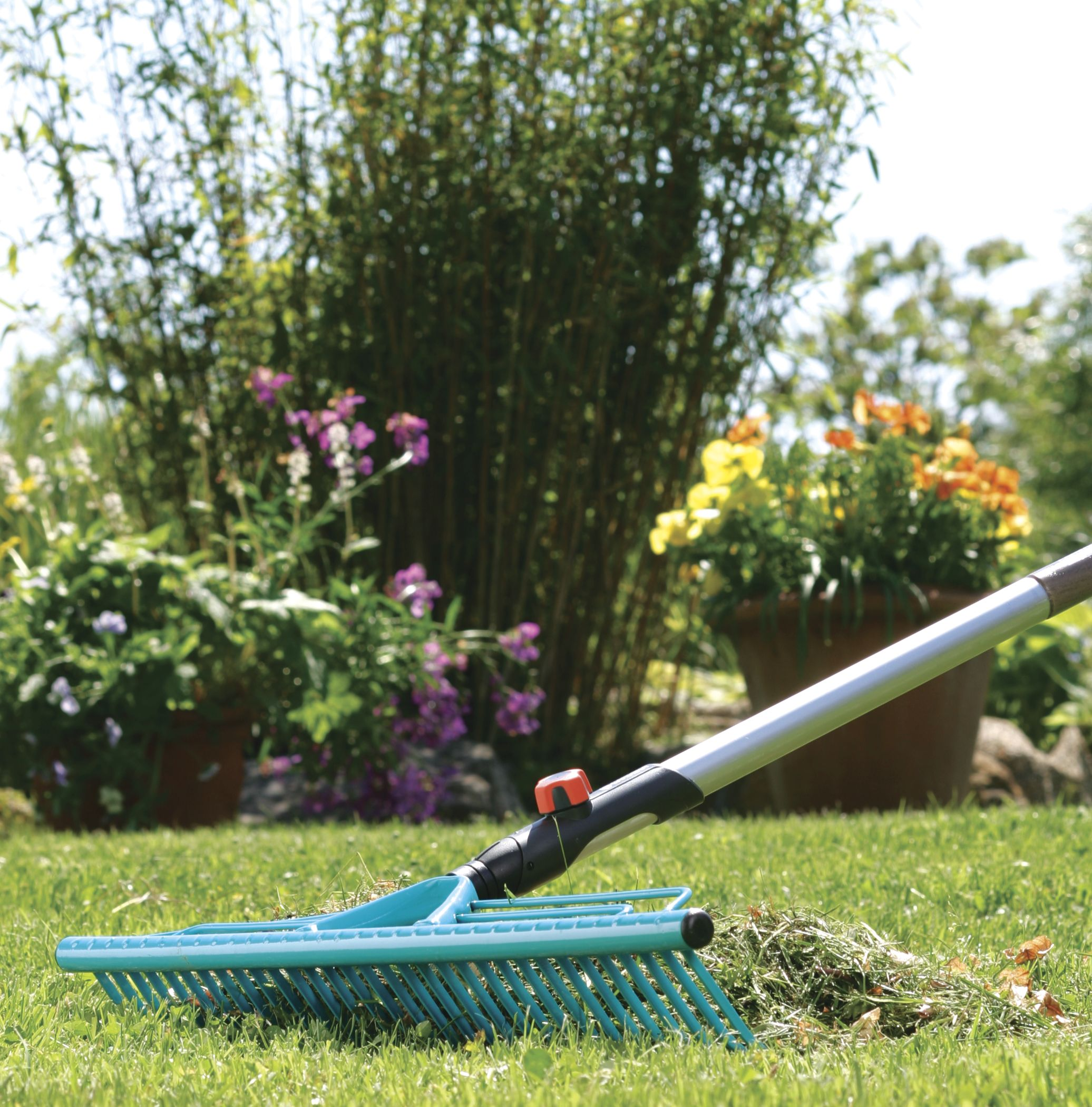 GARDENA 3381-20 Rasenrechen Türkis
