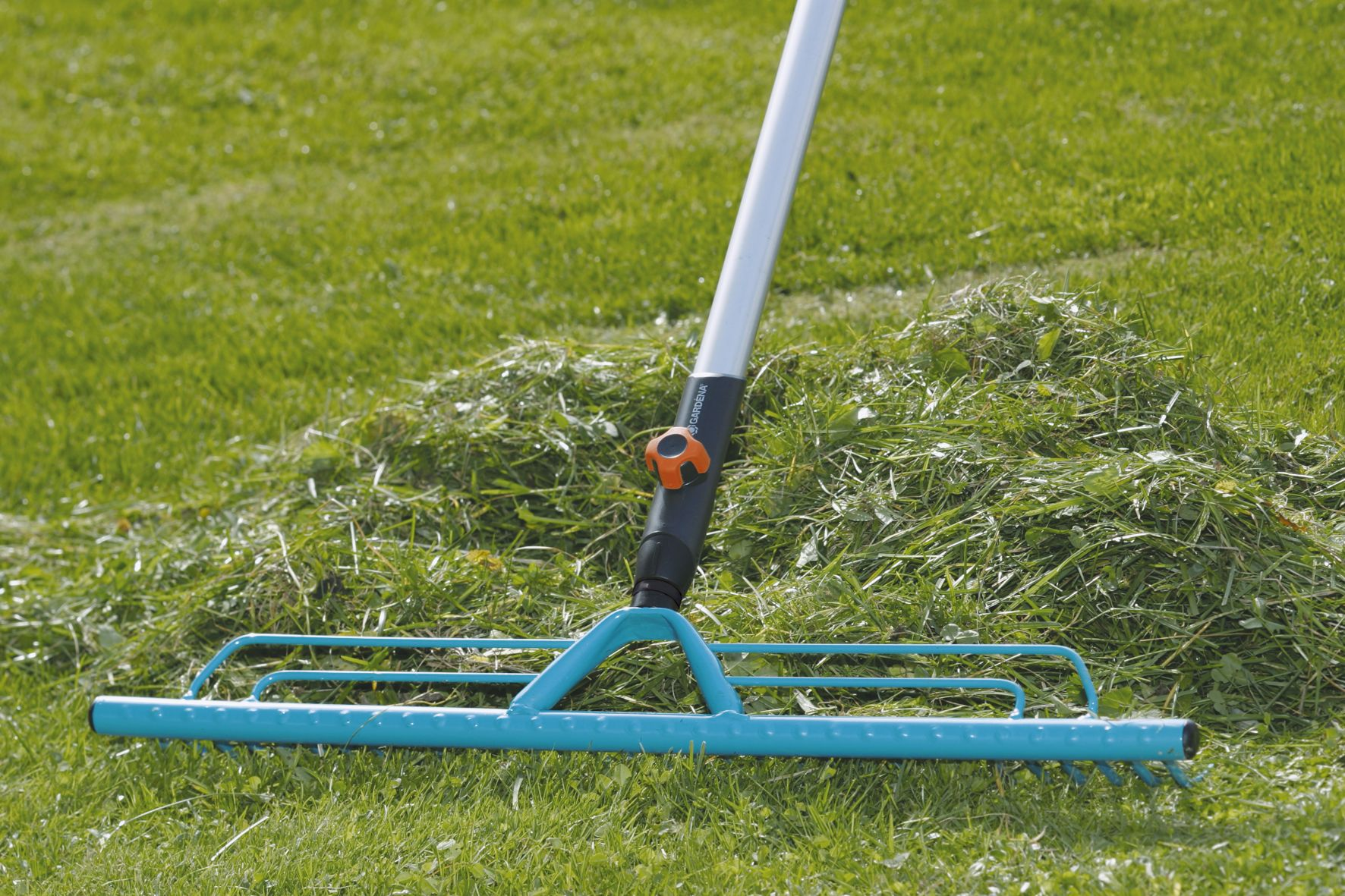 GARDENA 3381-20 Rasenrechen Türkis