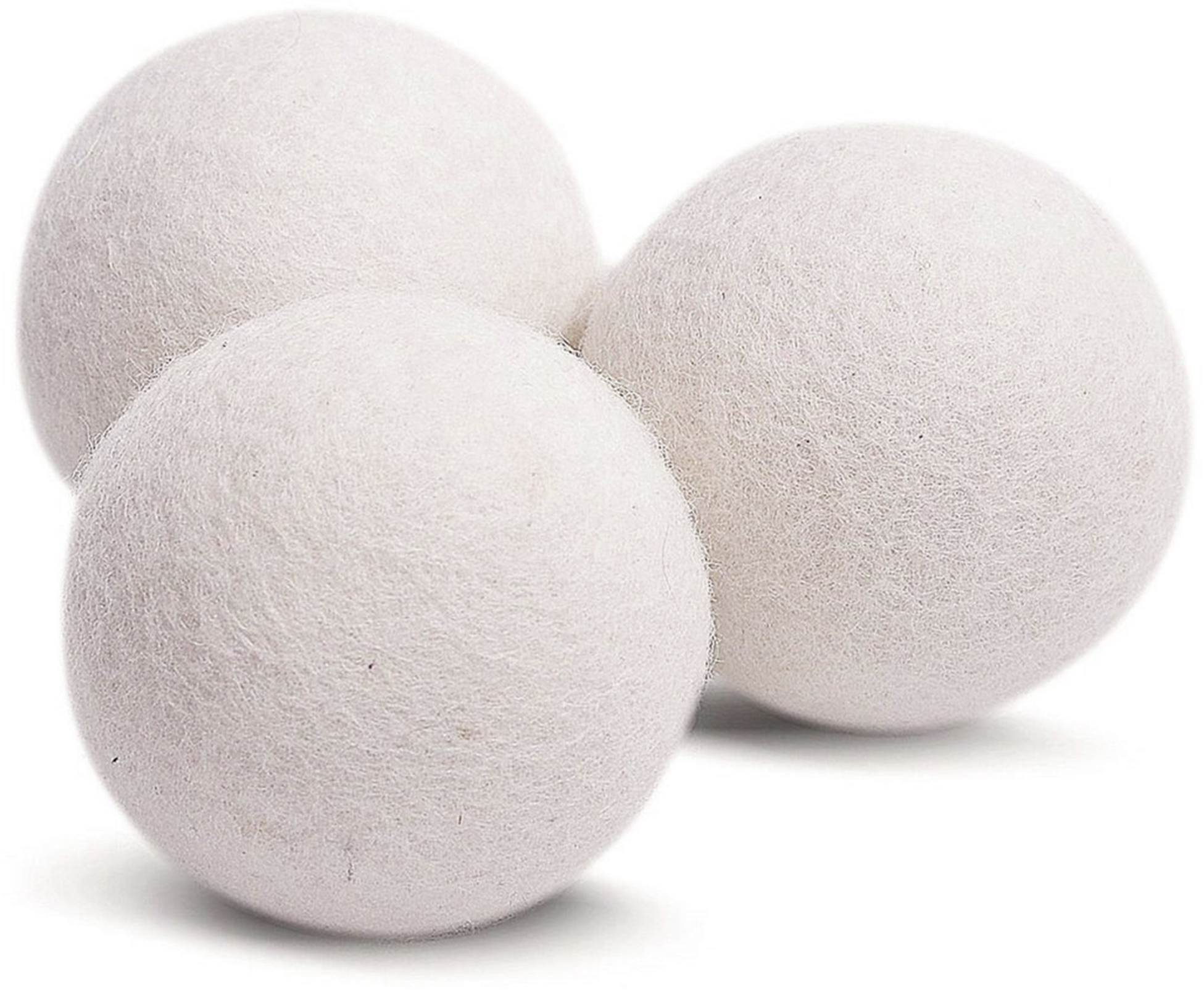 Trois boules de séchage blanches sur fond blanc.
