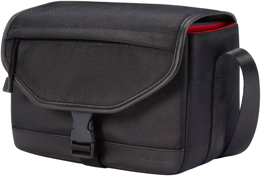 Fekete Canon táska vállpánttal. A Canon logója látható a táska oldalán.