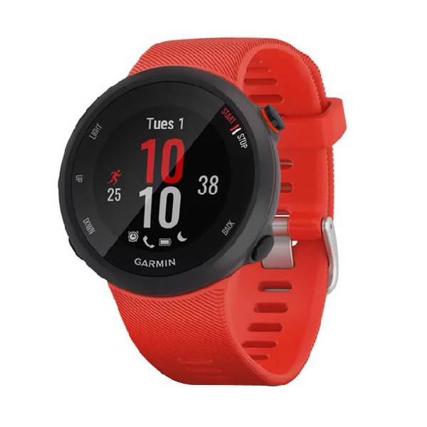 Reloj Garmin rojo mostrando tiempo y estadísticas de actividad.