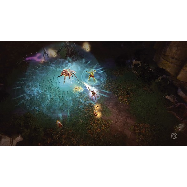 Escena de videojuego con personajes luchando. Luz azul con un monstruo arácnido y dos personajes.