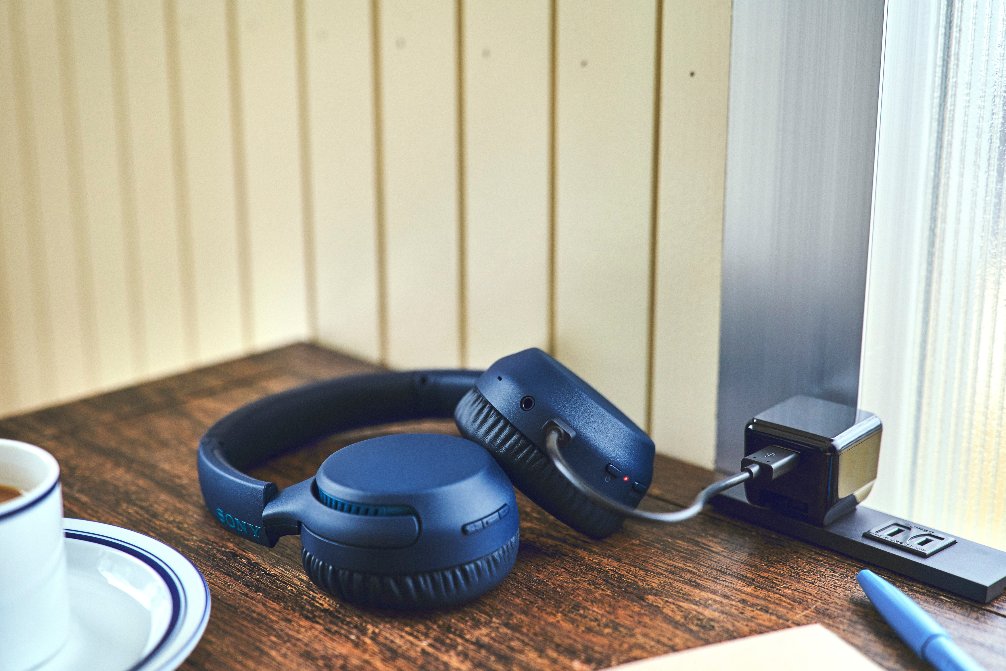 Blau Bluetooth WH-XB700, On-ear Kopfhörer SONY