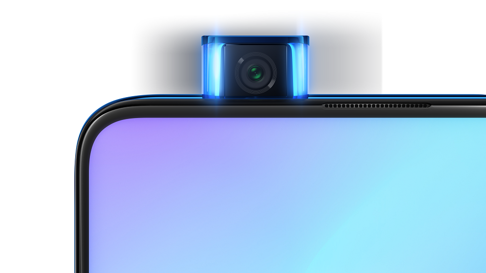 Primer plano de un teléfono inteligente con cámara emergente. La pantalla tiene un degradado azul y morado. La cámara es negra y azul.