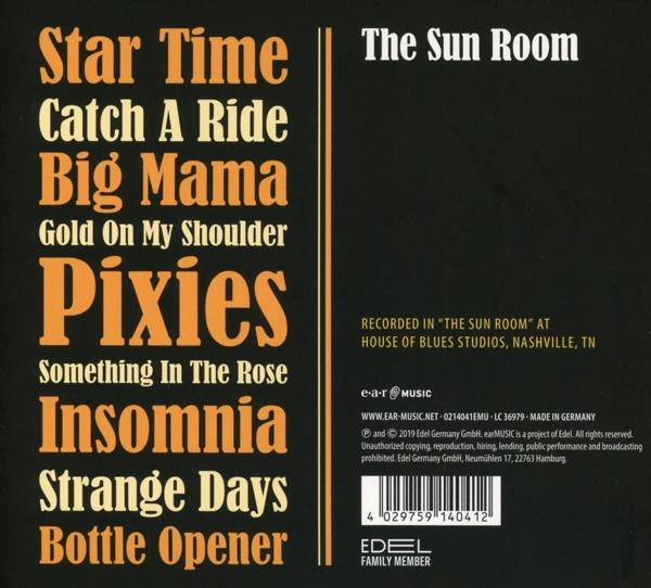 Ein CD-Cover mit Songtiteln und Credits im Text. The Sun Room wird erwähnt.