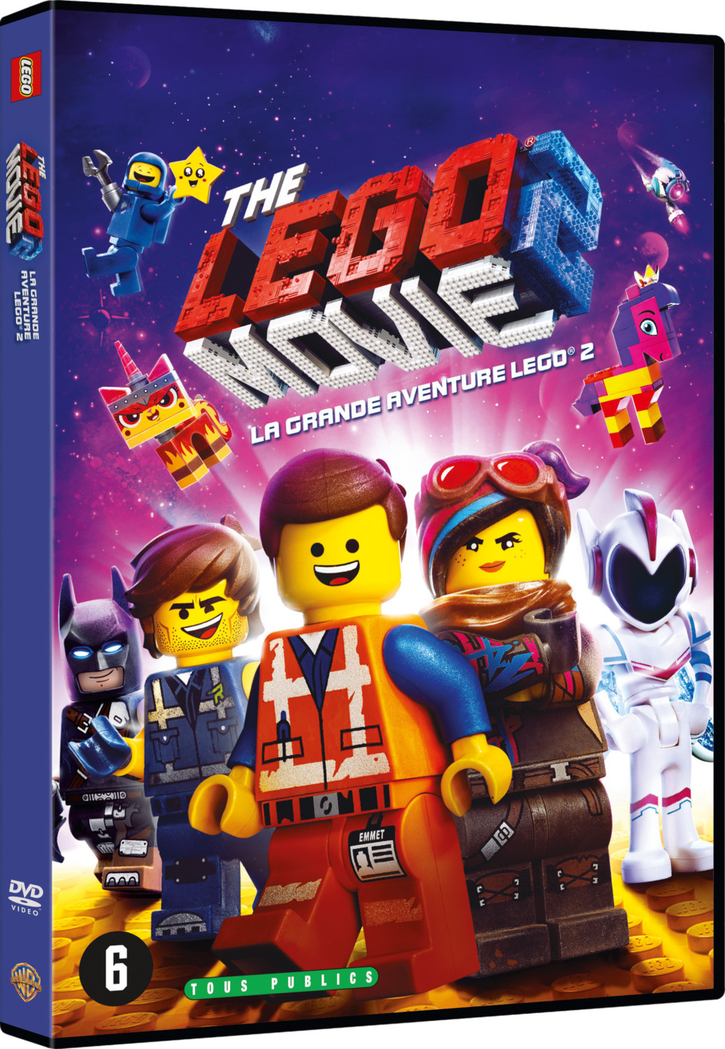 La couverture montre des personnages de La Grande Aventure Lego 2 sur fond spatial violet.