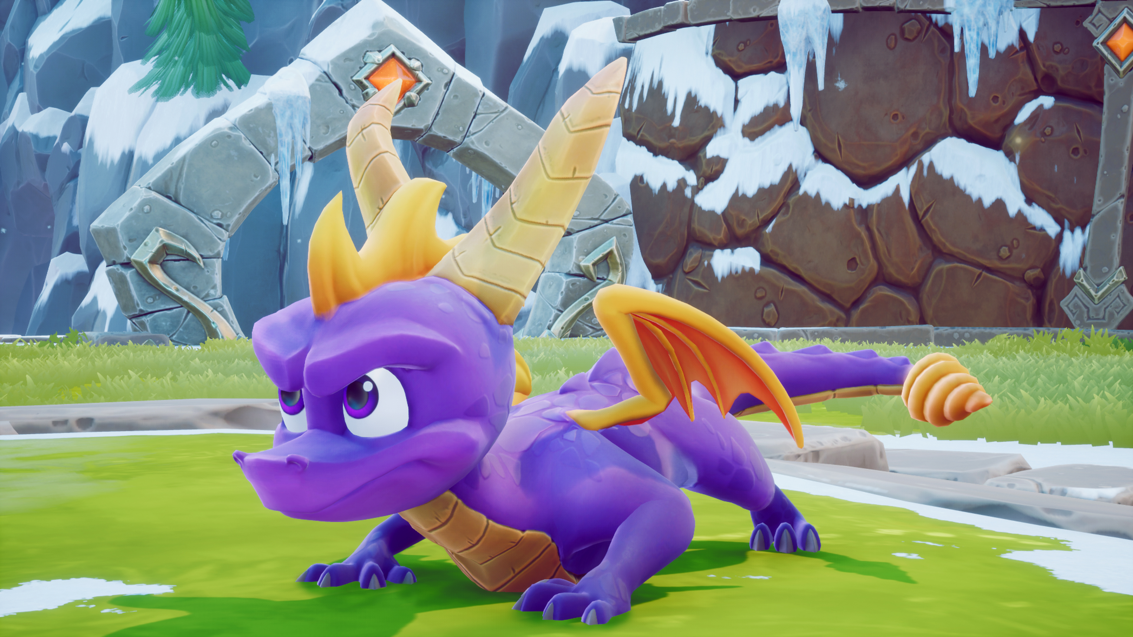 Spyro der Drache, ein lila Drache mit Hörnern, Flügeln und gelbem Bauch, liegt auf grünem Gras.