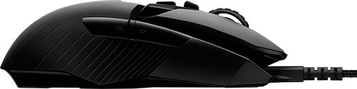 Schwarze Gaming-Maus. Tasten oben und an der Seite, an ein Kabel angeschlossen.