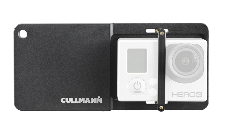 Eine schwarze Cullmann-Halterung mit einer weißen GoPro Hero3 Action-Kamera vor weißem Hintergrund.
