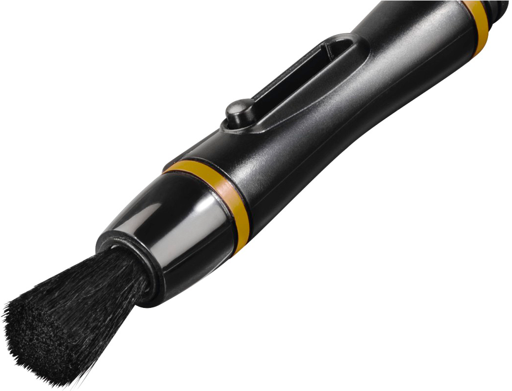 Un stylo de nettoyage d'objectif noir, avec une brosse à une extrémité, sur fond blanc.