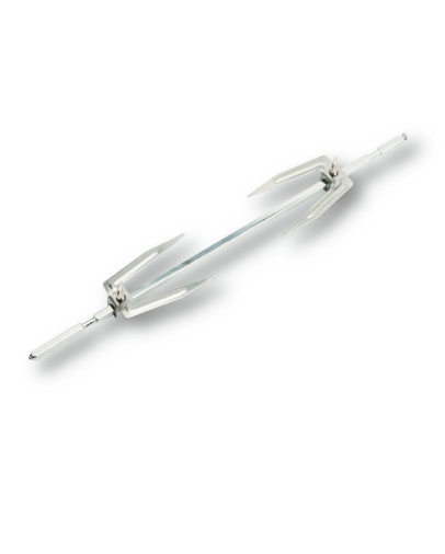 Metall-Rotisserie-Gabel auf weißem Hintergrund. Es ist ein Kochwerkzeug.