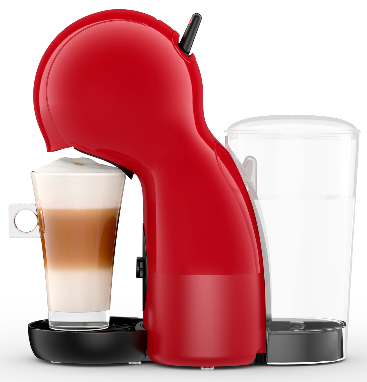 Une machine à café rouge avec un verre de latte. La machine a un réservoir d'eau et une base noire. Fond blanc.