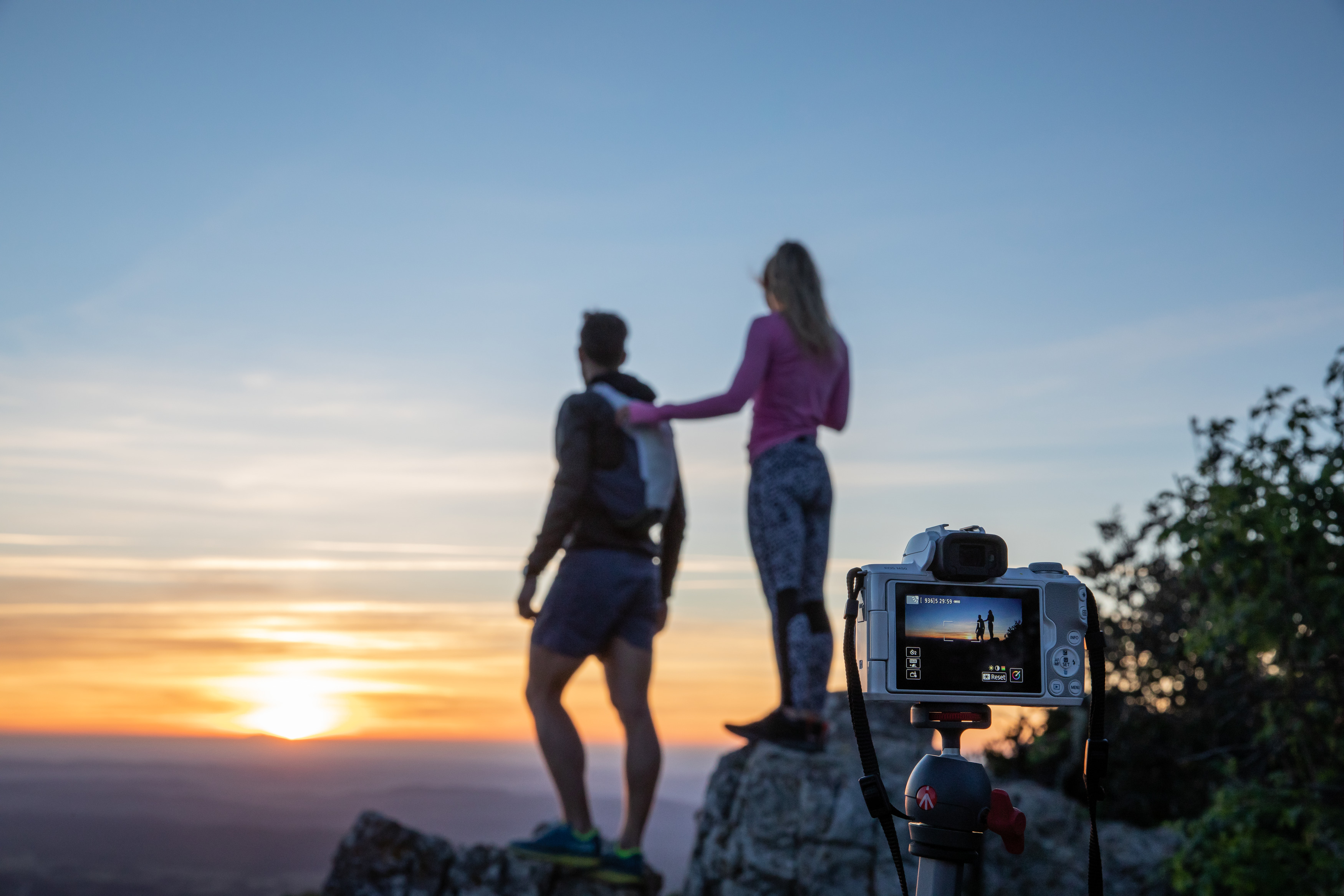 CANON EOS M50 Kit Systemkamera mit Objektiv 15-45 mm, 55-200 mm, 7,5 cm Display Touchscreen, WLAN