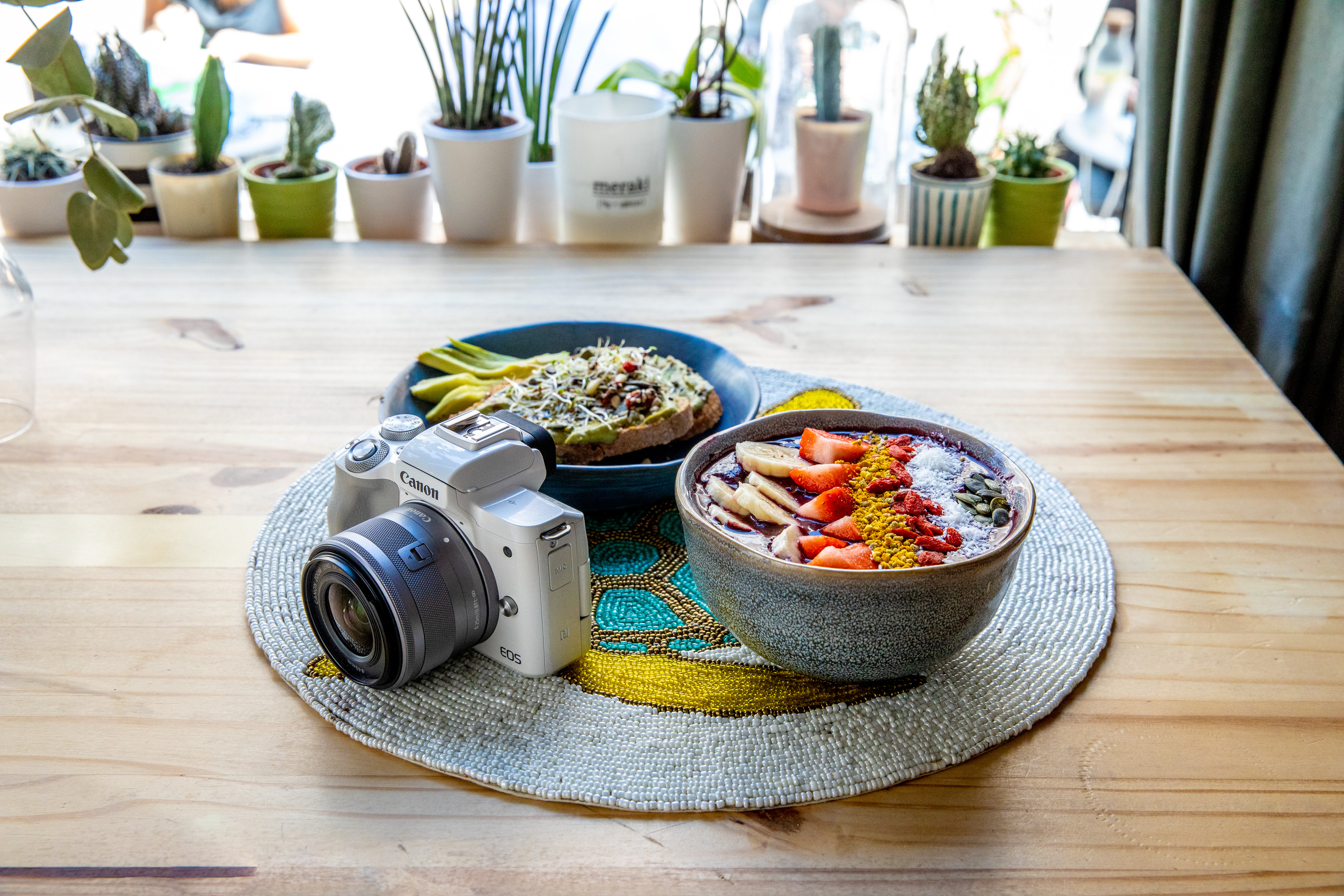 CANON EOS M50 Kit Systemkamera mit Objektiv 15-45 mm, 55-200 mm, 7,5 cm Display Touchscreen, WLAN