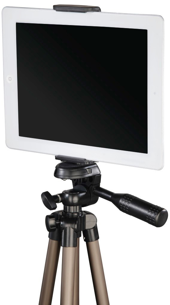 Ein weißes Tablet wird auf einem dunklen Stativ mit braunen Beinen montiert.