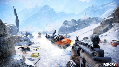 Toma de acción de un videojuego: Una persona dispara a otros en motos de nieve.