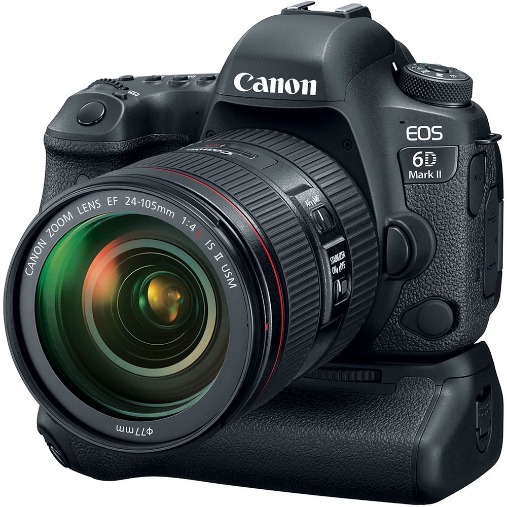 Fekete Canon EOS 6D Mark II kamera objektívvel, látható részletekkel, markolatra szerelve.