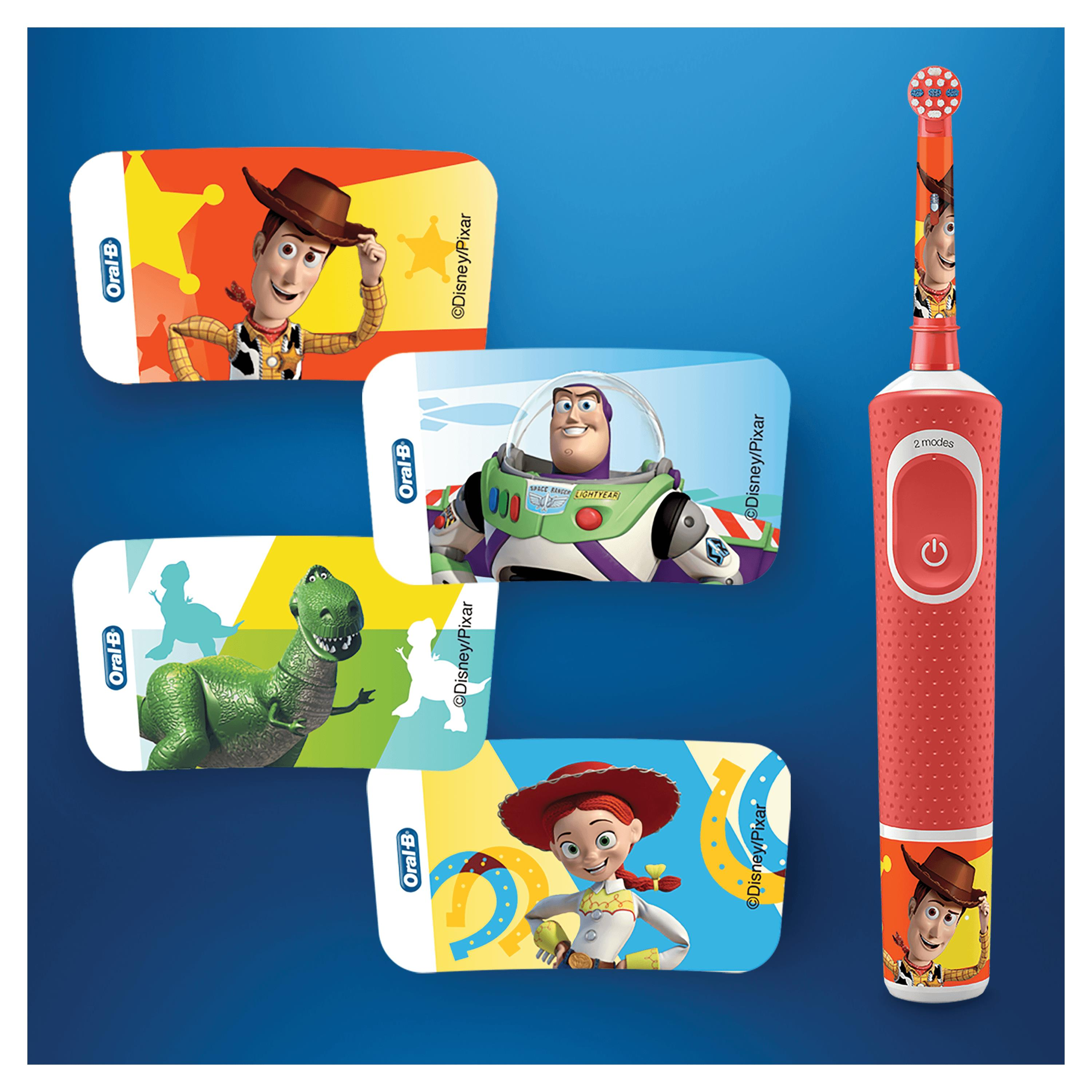 Eine elektrische Zahnbürste von Oral-B für Kinder, mit Toy Story-Charakteren und Aufklebern.