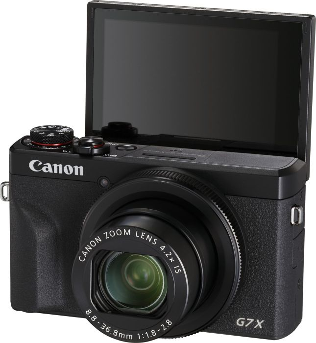 Schwarze Canon G7X Kamera mit hochklappbarem Bildschirm. Das Objektiv ist sichtbar.