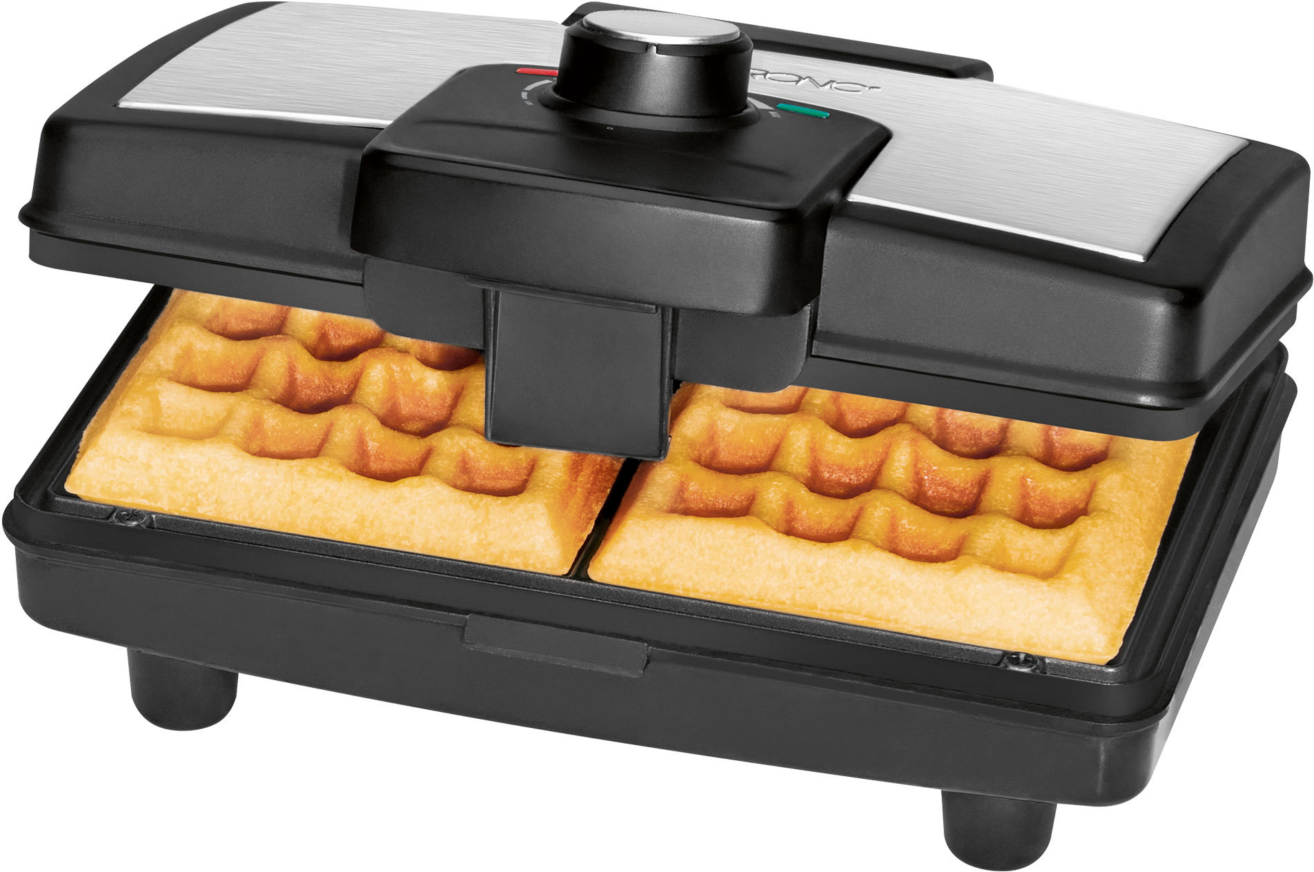 Waffeleisen mit zwei Waffeln im Inneren. Schwarz und Silber. Oben offen.
