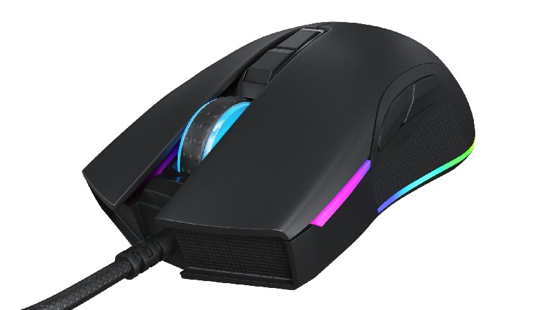 Ratón gaming negro con rueda de desplazamiento azul y luces de colores en el lateral.