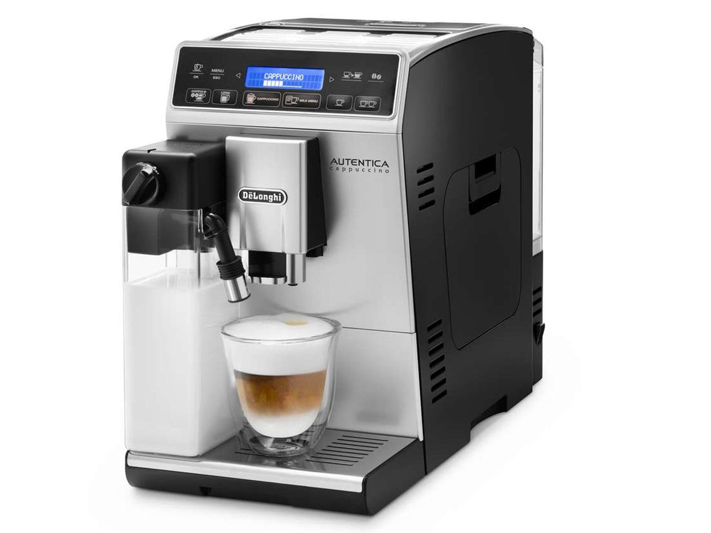 Kahve yapan espresso makinesi, cam bardak, süt köpürtücü ile.