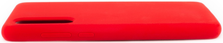 Egy piros telefontok vízszintesen fekszik. Van rajta kamera nyílás és gombok az oldalon. A háttér fehér.