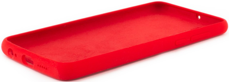 Egy piros telefontok látható. Fehér felületen fekszik. A tok üres, és lyukak vannak rajta.