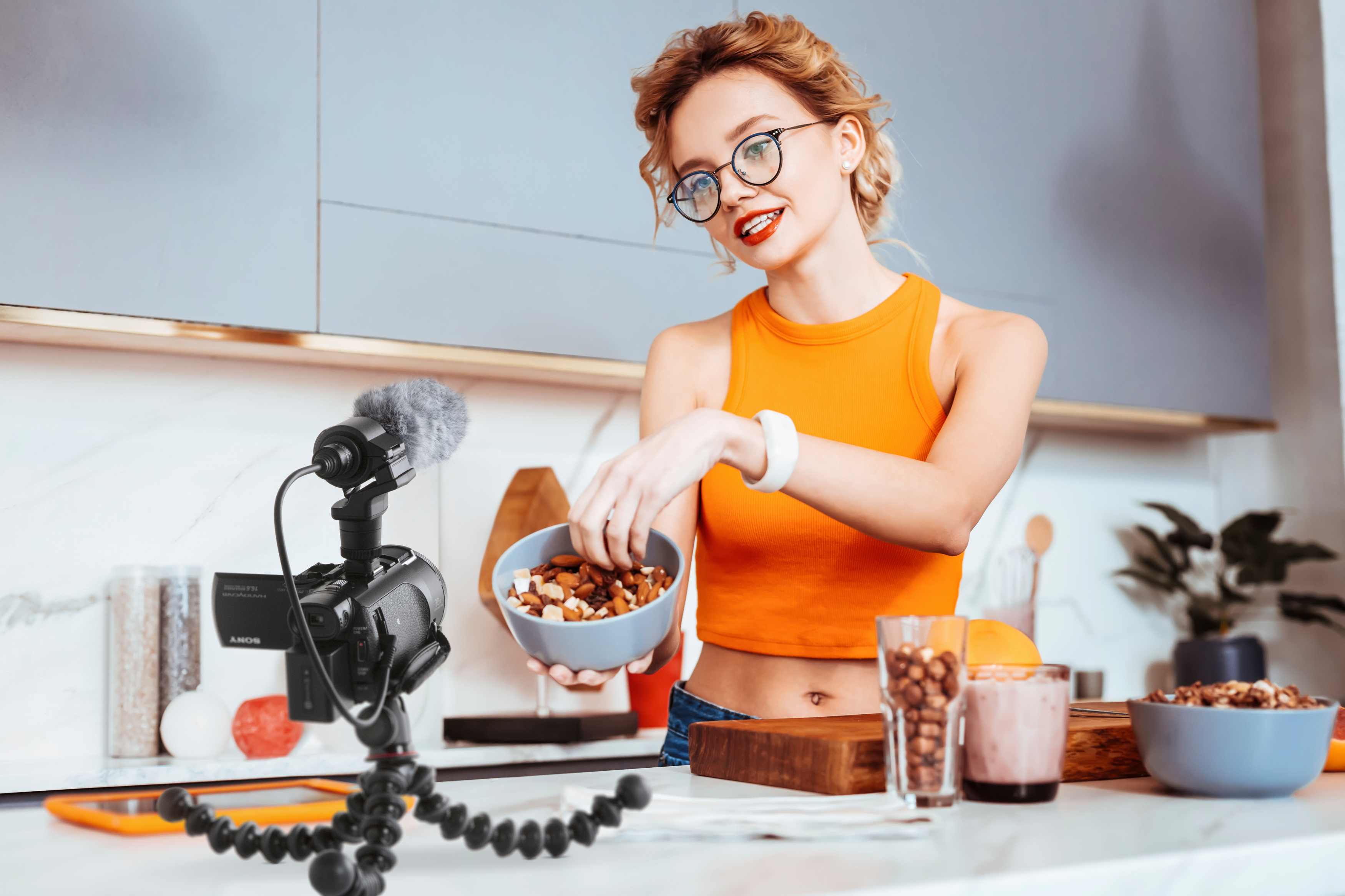 SONY FDR-AX53 Zeiss Creator Kit inkl. Mikrofon, GorillaPod, Camcorder , Exmor R CMOS 8,57 Megapixel, 20xopt. Zoom
