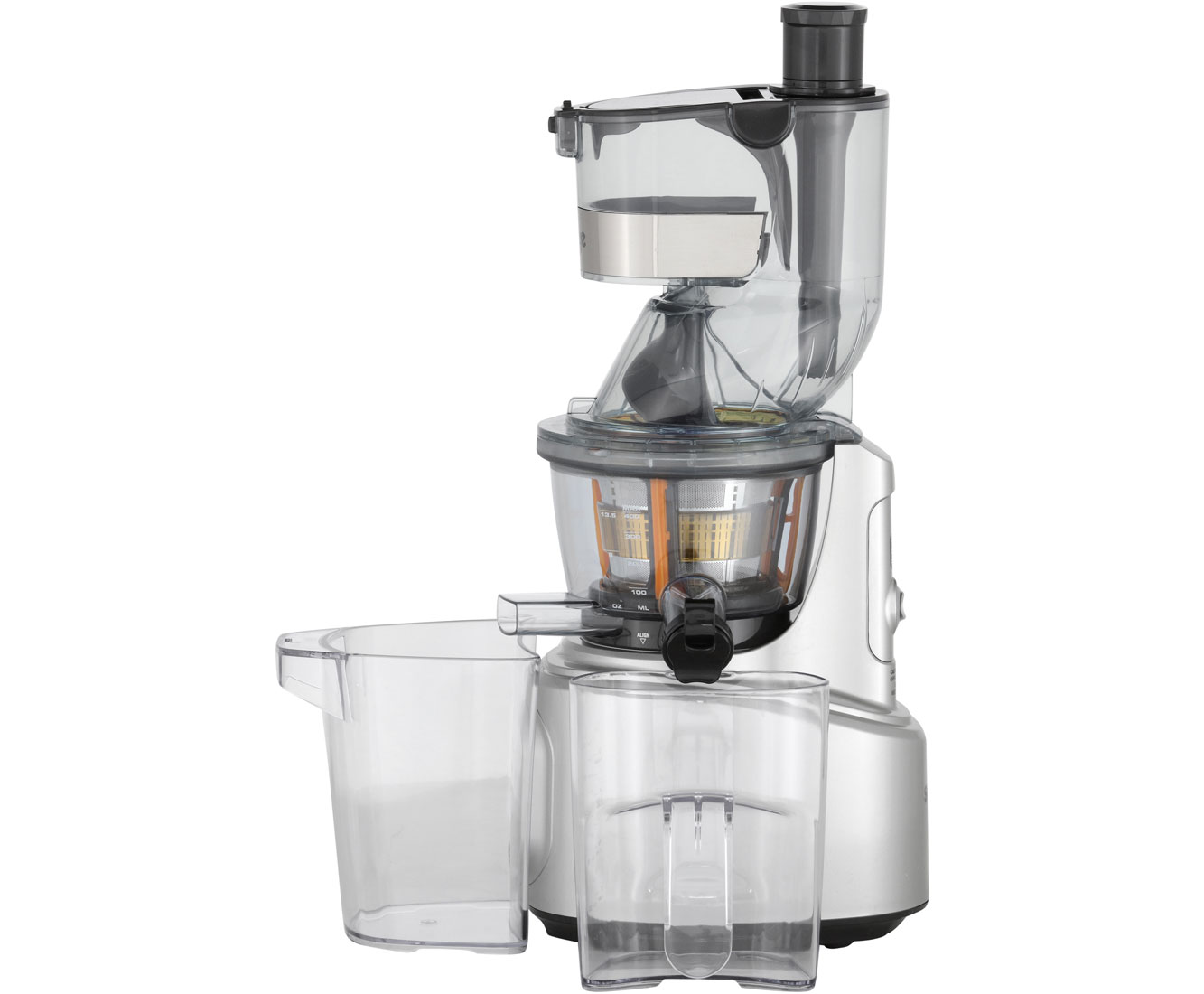 Un extracteur de jus argenté avec un récipient transparent. Un récipient pour collecter le jus et la pulpe.
