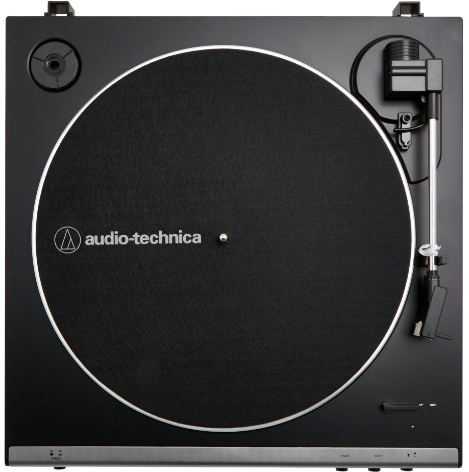 Platine noire avec plateau noir, logo audio-technica et commandes.