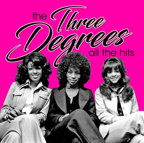 Albumcover: The Three Degrees. Drei Frauen in 70er-Jahre-Kleidung auf pinkem Hintergrund.