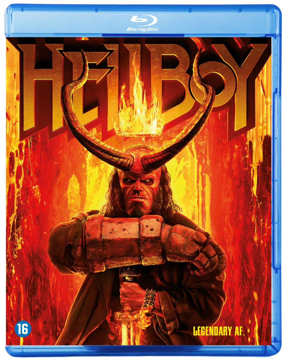 Blu-ray-hoes voor de film "Hellboy". Hellboy in vlammen, met een grote stenen vuist.
