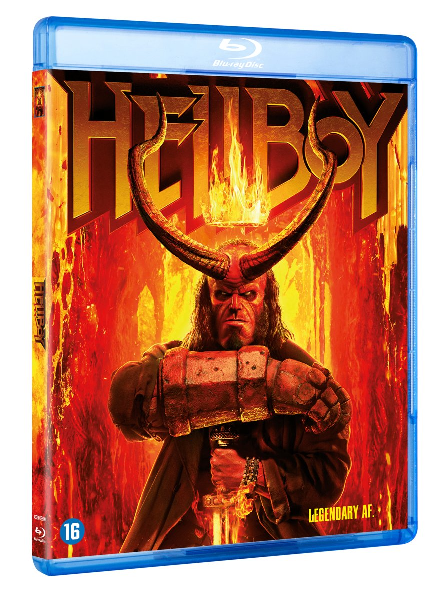 Hellboy Blu-ray-hoes. Hellboy met horens en pistool. Rode en oranje achtergrond. 'Legendary AF'.