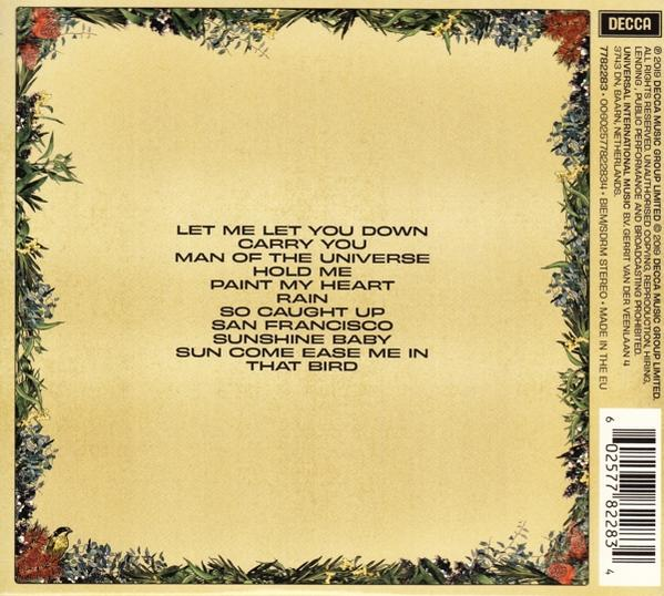 Rückseite einer CD mit Songtiteln. Sie hat einen floralen Rand, Text und einen Barcode.