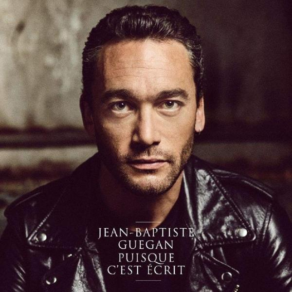 Een close-up van Jean-Baptiste Guegan, van het album 'Puisque c'est écrit'.