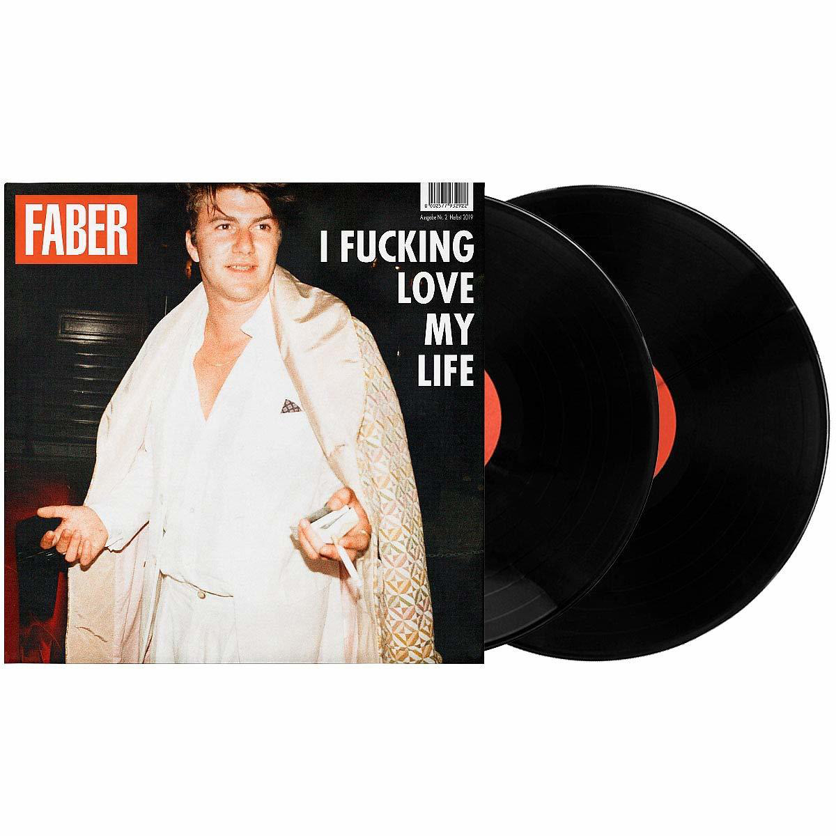 Albumcover mit einem Mann. Text: I Fucking Love My Life. Zwei schwarze Vinylplatten.