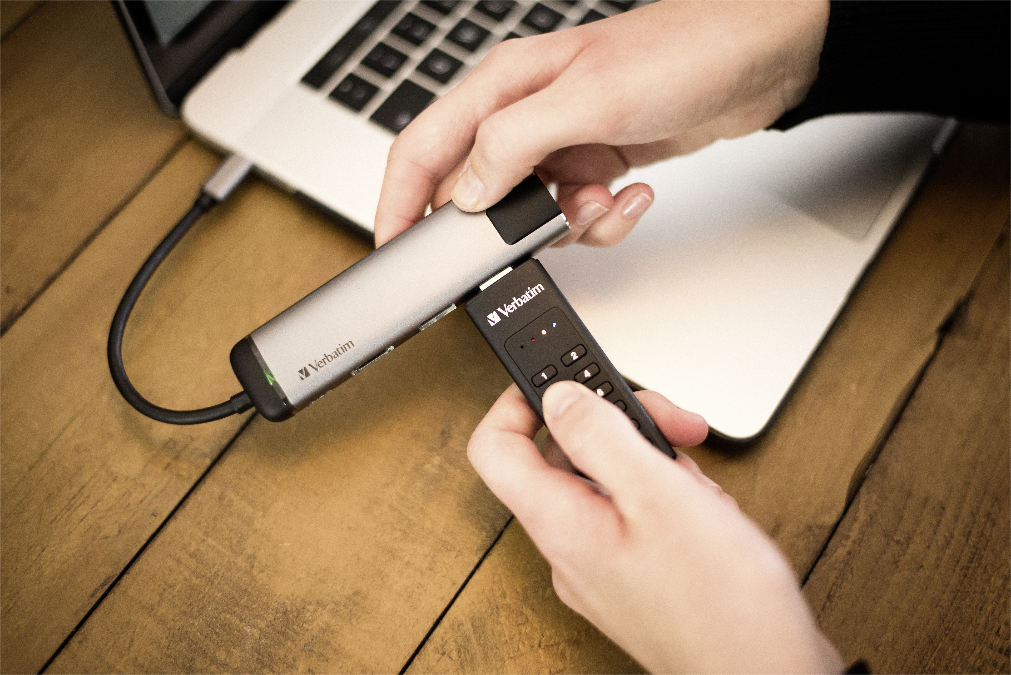 VERBATIM Keypad Secure USB-Stick, 128 GB, 160 MB/s, Schwarz
