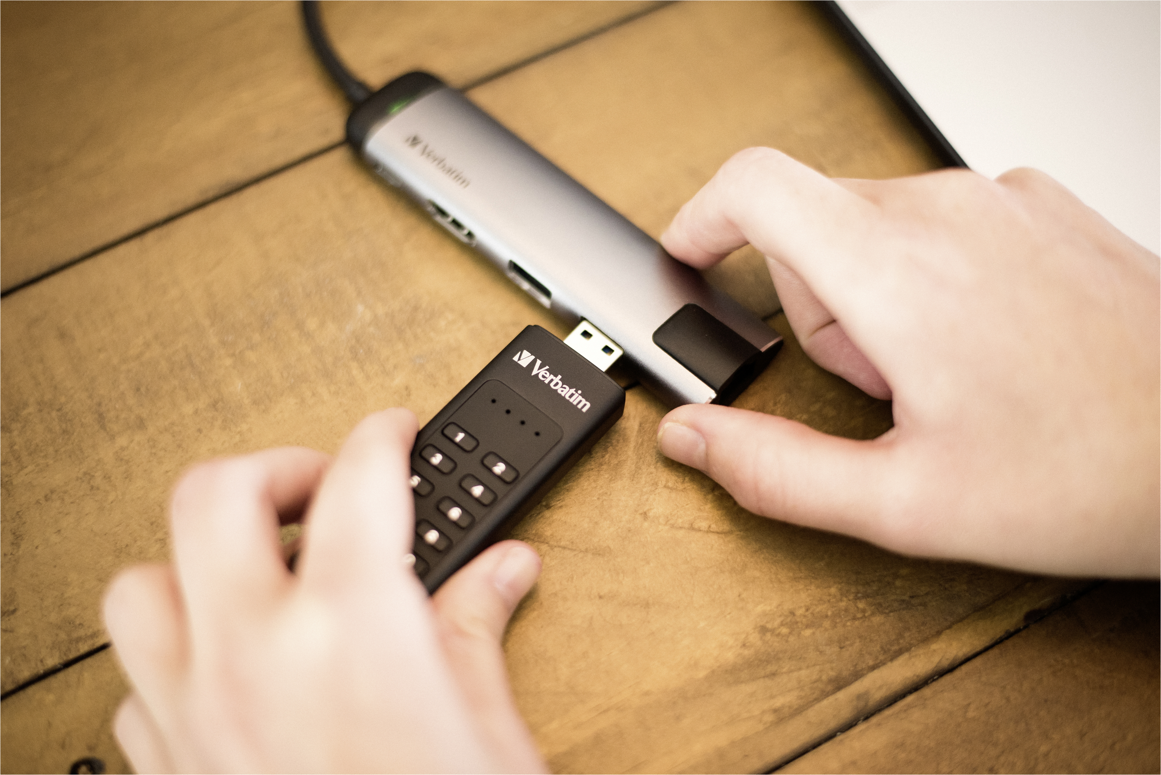 VERBATIM Keypad Secure USB-Stick, 128 GB, 160 MB/s, Schwarz