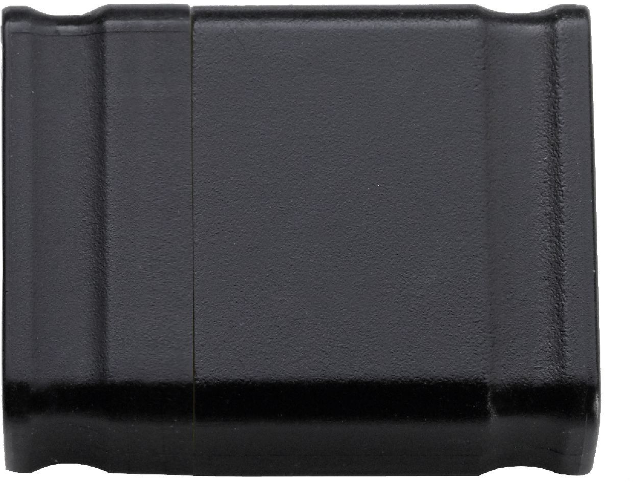 Nahaufnahme eines schwarzen USB-Sticks, zeigt die strukturierte Oberfläche, weißer Hintergrund.