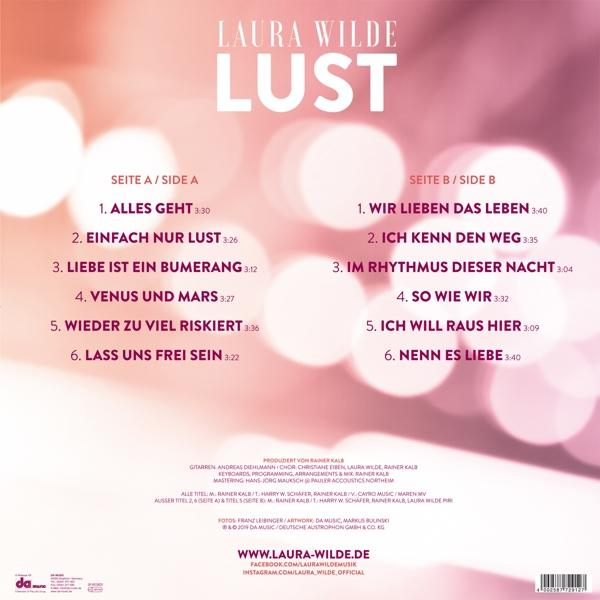 CD-Cover für Laura Wildes Album "Lust", mit einer Titelliste und einem verschwommenen Hintergrund.