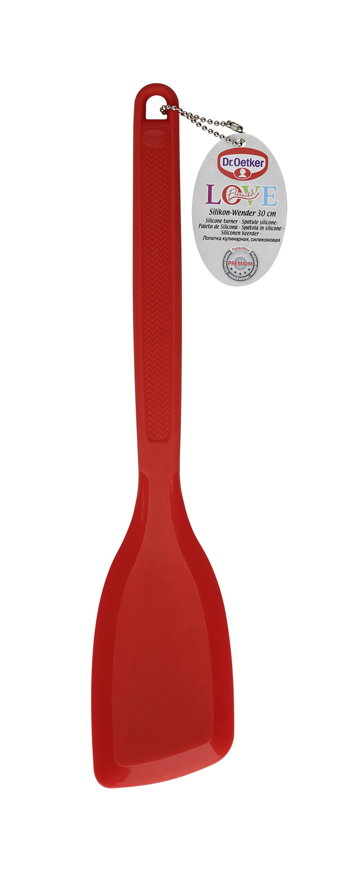 Ein roter Silikonspatel mit einem Dr. Oetker-Anhänger auf weißem Hintergrund.