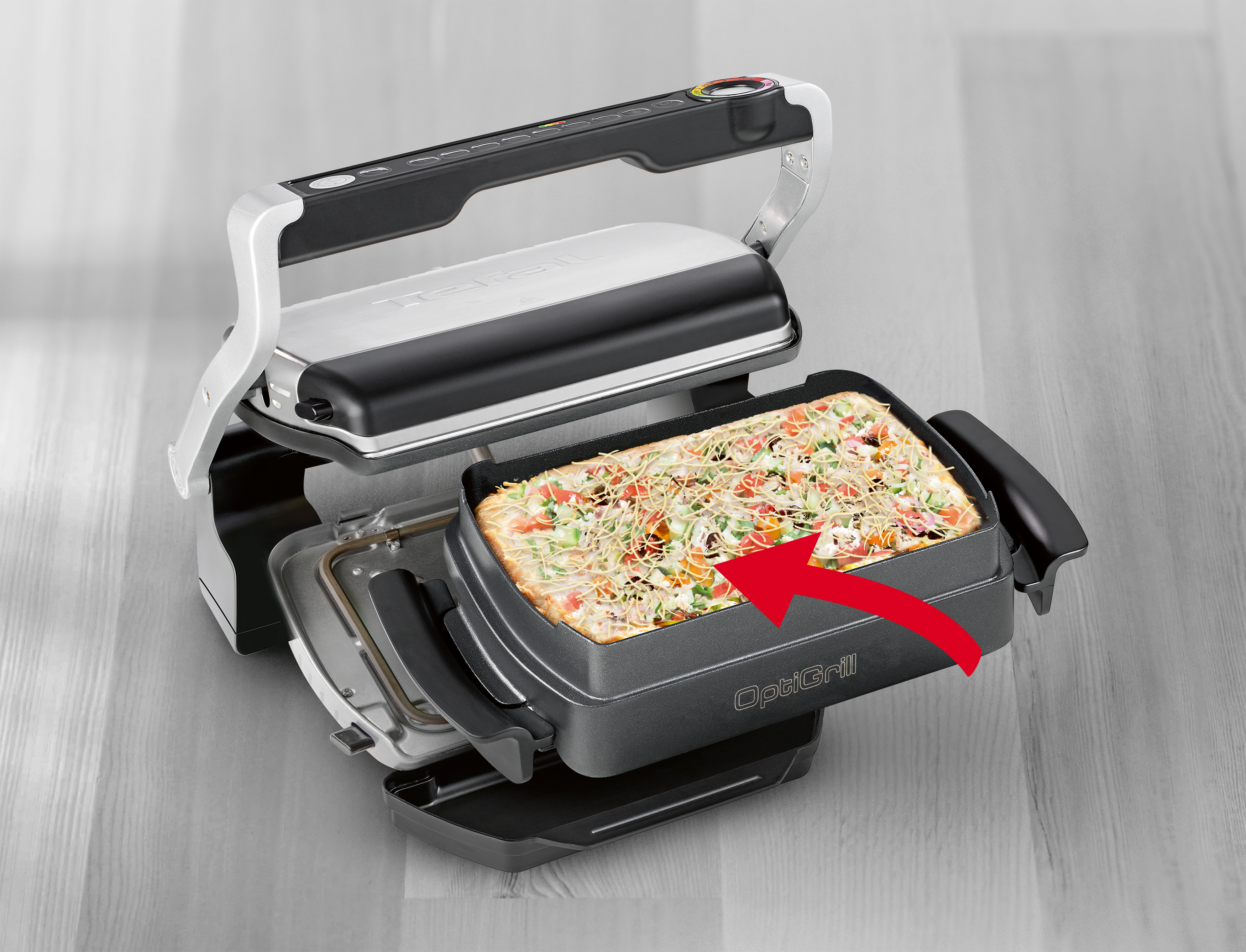 Nass-Trocken-Staubsauger mit Zubehör, ordentlich auf weißer Oberfläche angeordnet.